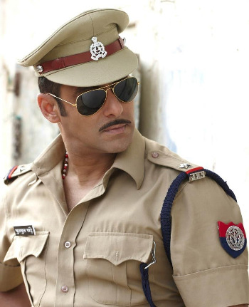 salman_khan_police_o-gthumb-gwdata1200-ghdata1200-gfitdatamax.jpg