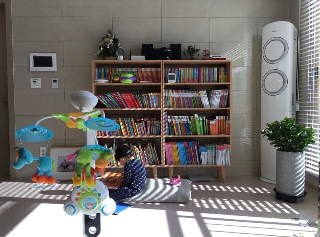 책 읽는 선우.jpg