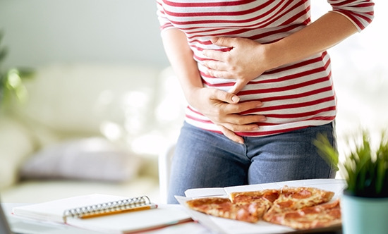 117202662_xl_복통,피자,배탈,인스턴트.jpg