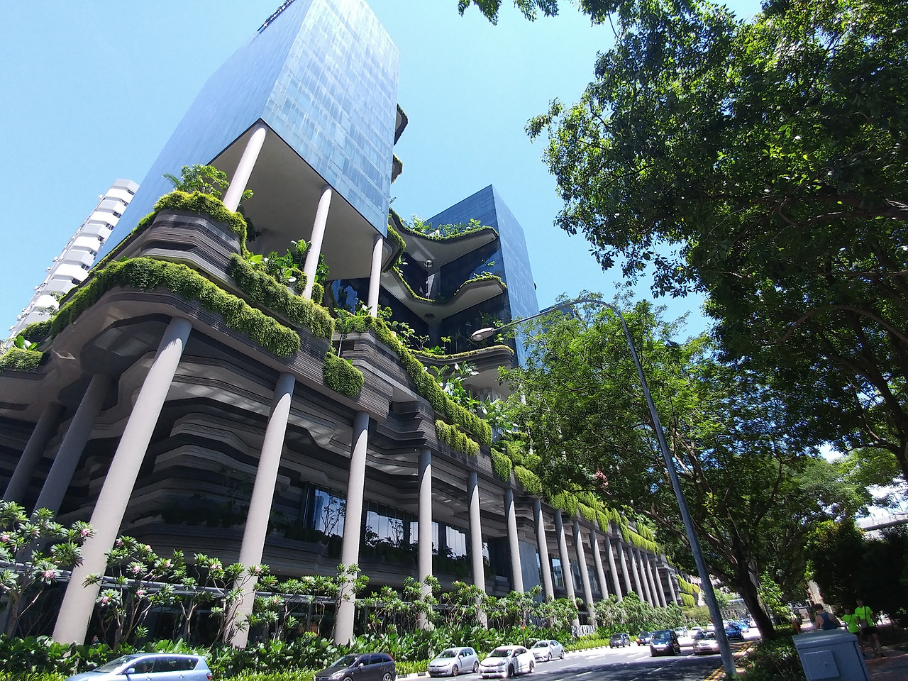 공중정원이 설치된 파크로얄 온 피커링 호텔PARKROYAL on Pickering Hotel.jpg