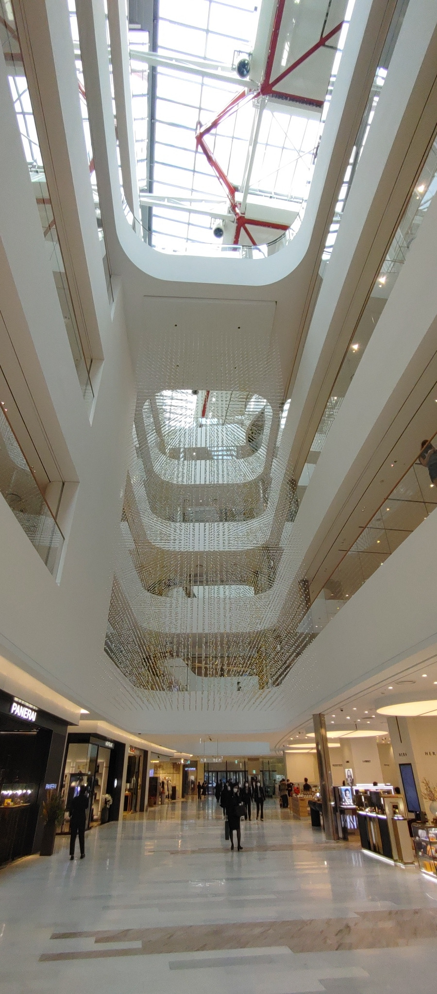 백화점 같기도 하고 쇼핑몰 같기도 한 판매시설-1.jpg