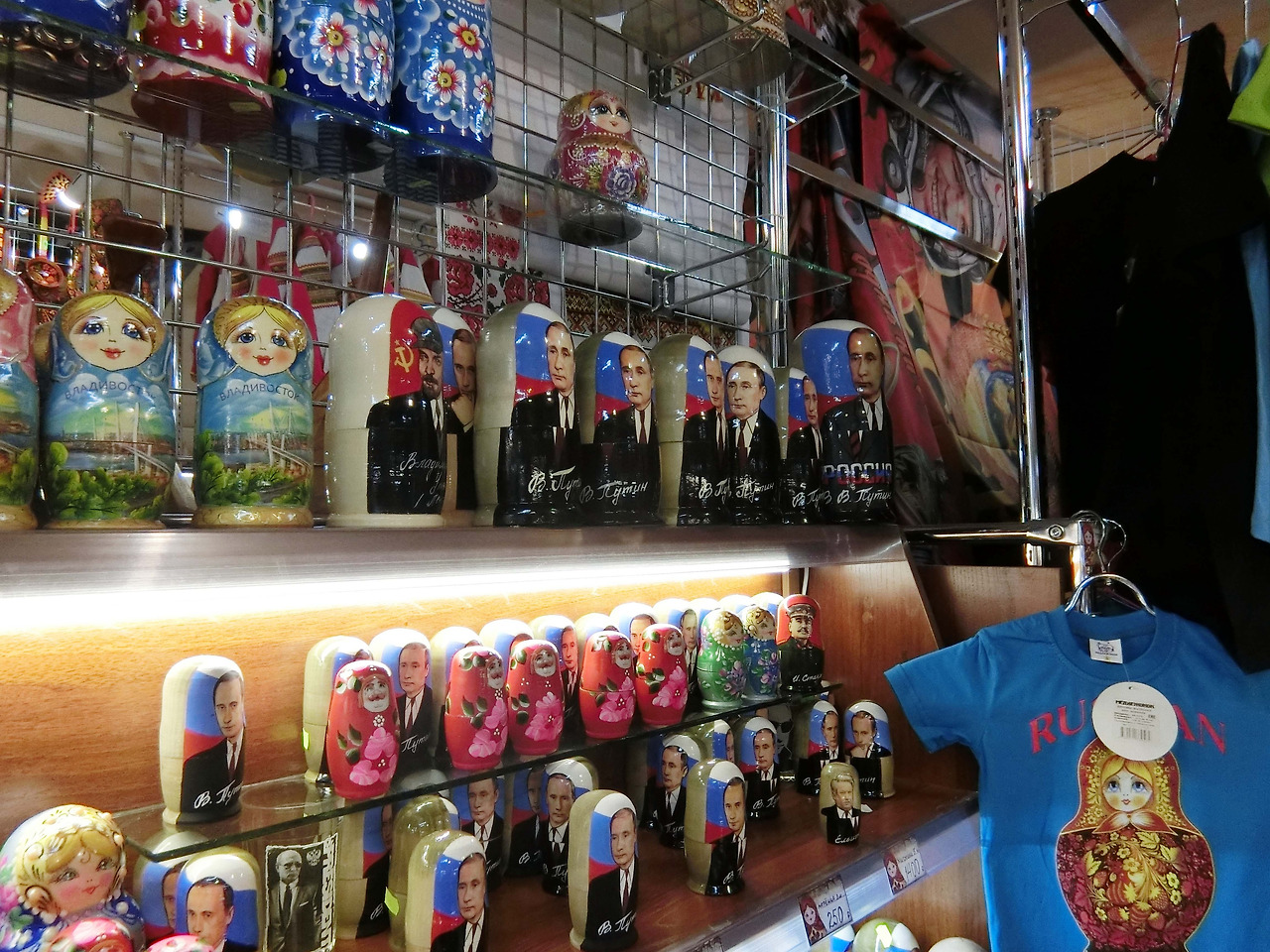 푸틴 목각인형.jpg