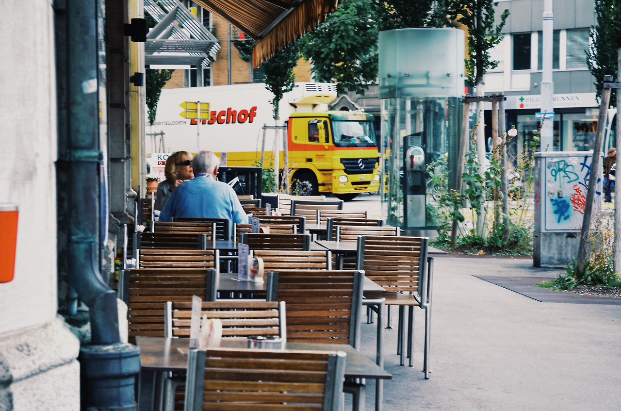 스위스 스위스여행 융프라우 벵겐 swiss 서현지 여행작가 여행강연 여행사진 스위스사진 스위스기차 알프스 인터라켄 베른 취리히 인도변태 인도변태여행 인도변태에세이 에세이 여행에세이 포토에세이 여행사진 스위스사진 베른역사 스위스역시  (1).jpg