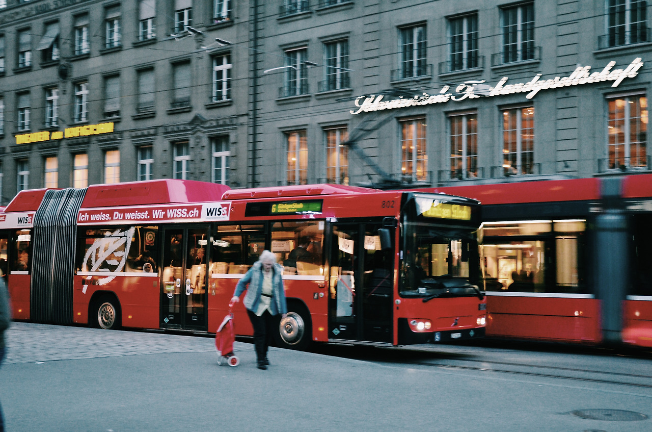 스위스 스위스여행 융프라우 벵겐 swiss 서현지 여행작가 여행강연 여행사진 스위스사진 스위스기차 알프스 인터라켄 베른 취리히 인도변태 인도변태여행 인도변태에세이 에세이 여행에세이 포토에세이 여행사진 스위스사진 베른역사 스위스역시  (13).jpg
