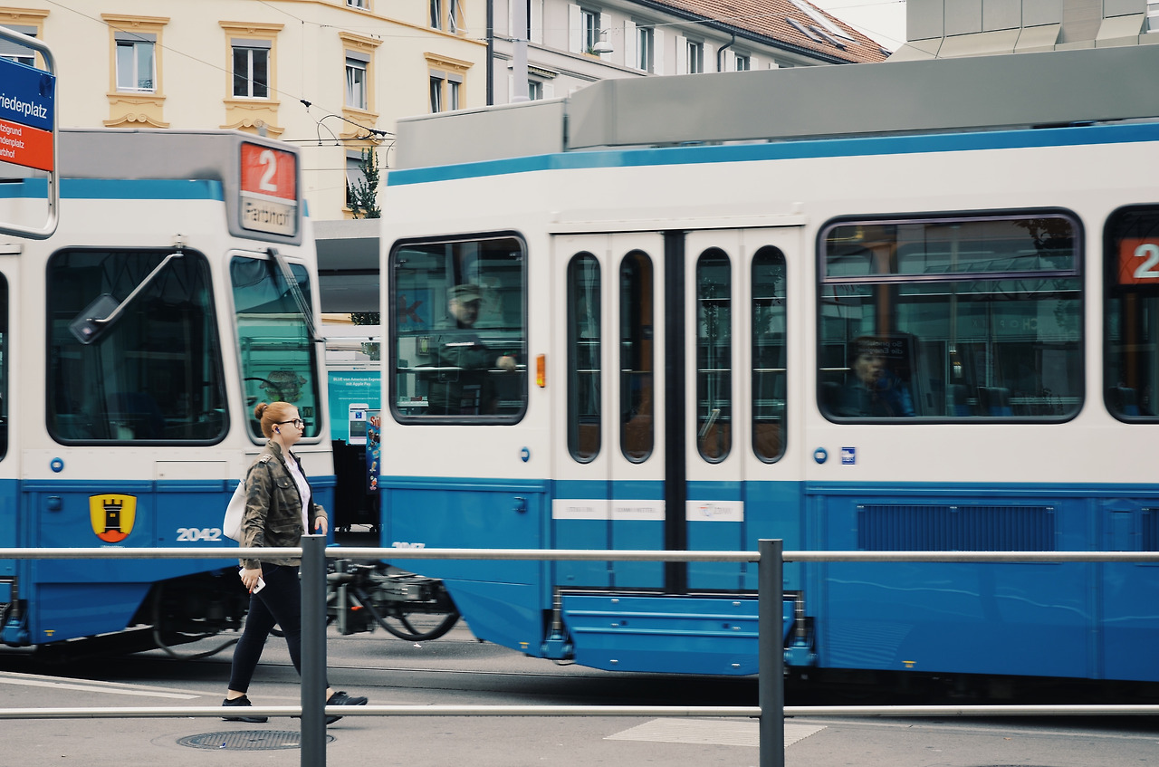 스위스 스위스여행 융프라우 벵겐 swiss 서현지 여행작가 여행강연 여행사진 스위스사진 스위스기차 알프스 인터라켄 베른 취리히 인도변태 인도변태여행 인도변태에세이 에세이 여행에세이 포토에세이 여행사진 스위스사진 베른역사 스위스역시  (2).jpg