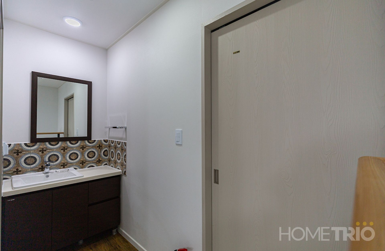 HC016-2356 copyr.jpg