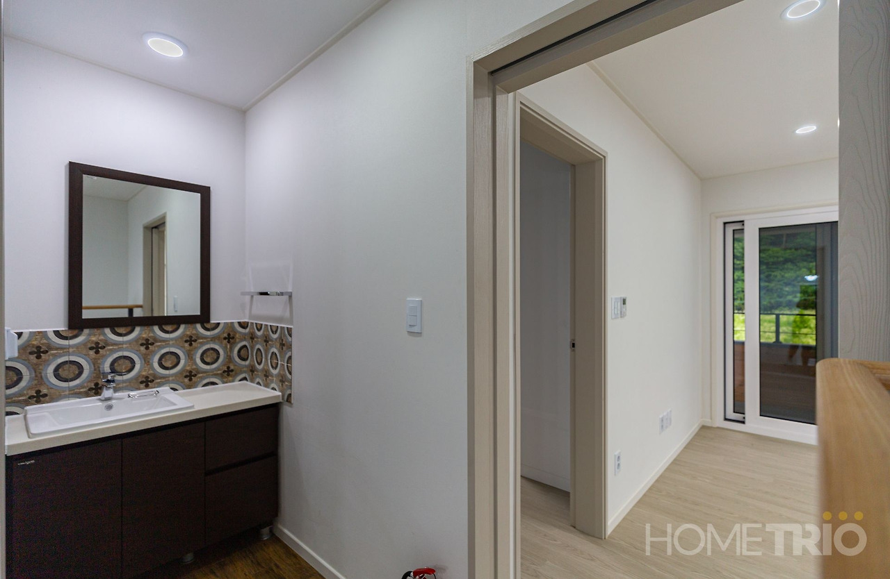 HC016-2357 copyr.jpg