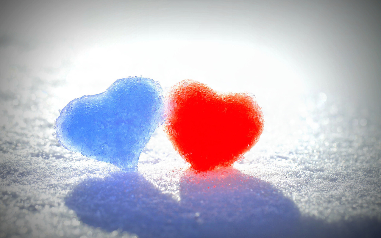 Winter-snow-blue-and-red-love-heart_2560x1600.jpg