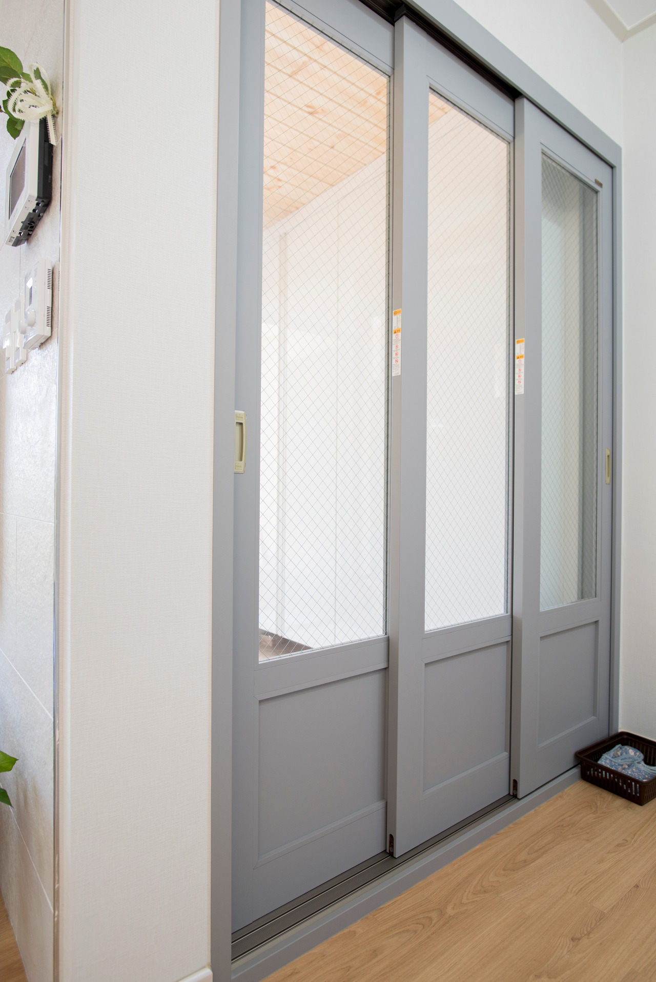 그림 146-현관.jpg