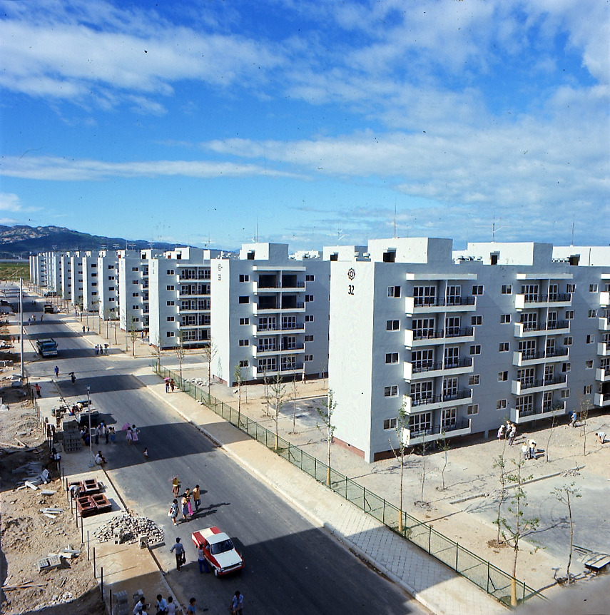 1975-0827-01 잠실 아파트 준공.jpg