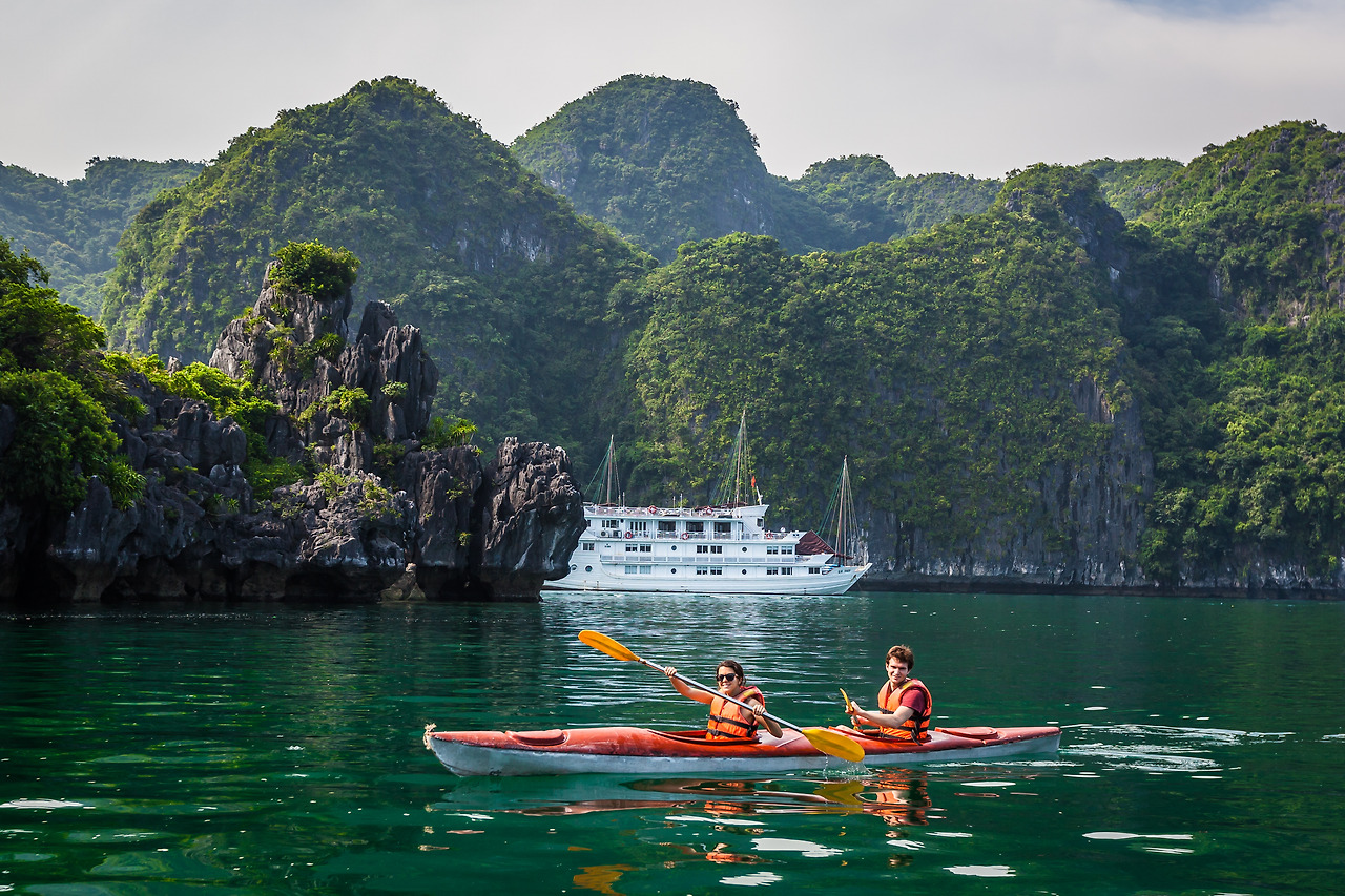 halong-bay-kayaking.jpg