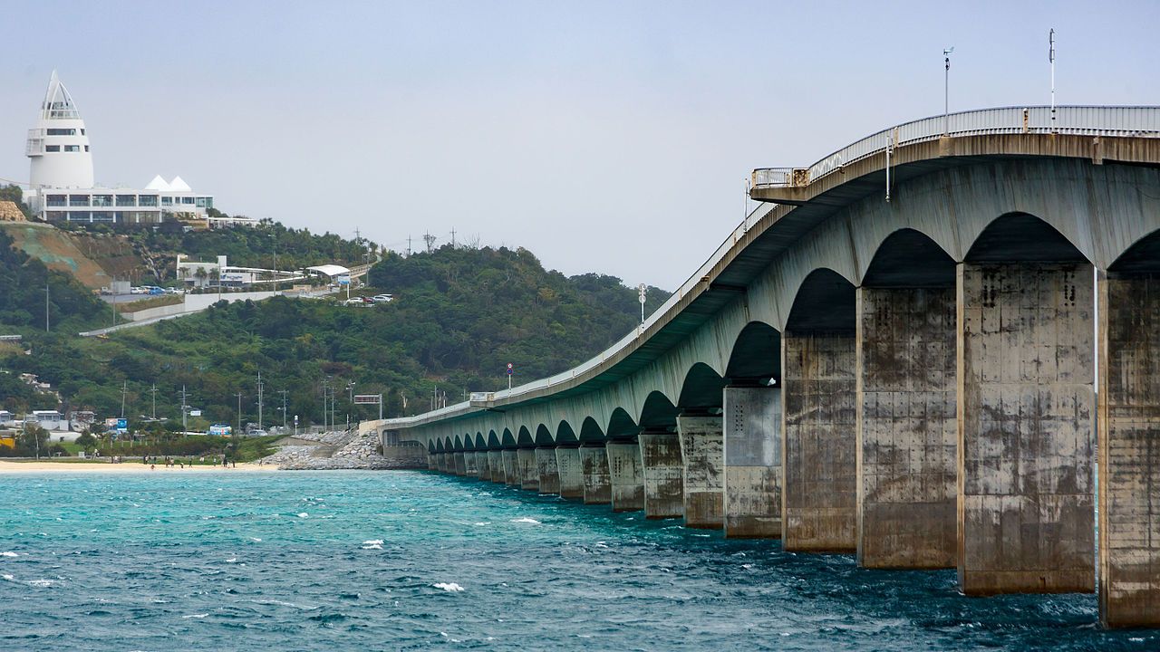 Nago_Okinawa_Kouri-Bridge-01.jpg