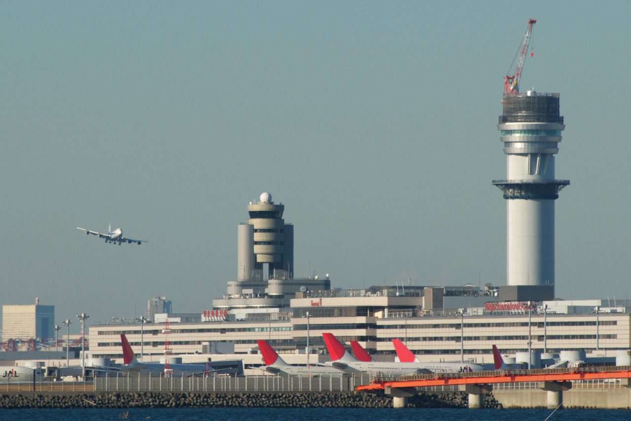 Tokyo_International_Airport,_January_2009.jpg