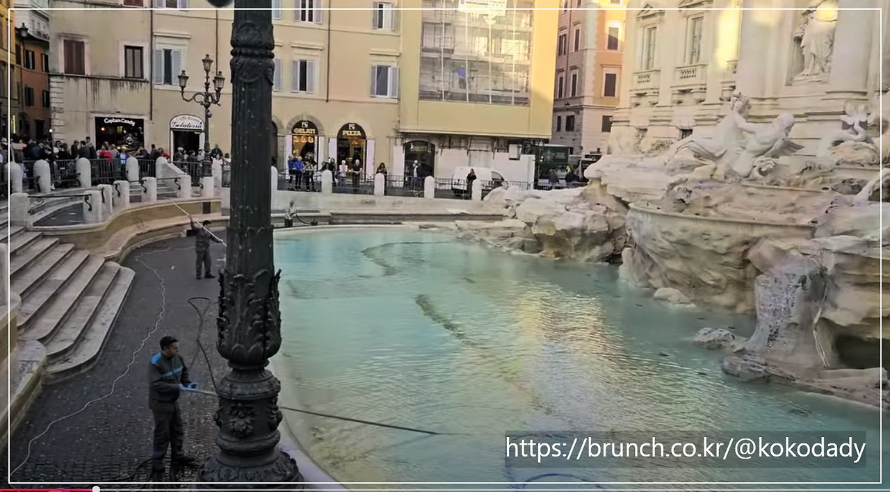 05_트레비분수_동전수거.jpg