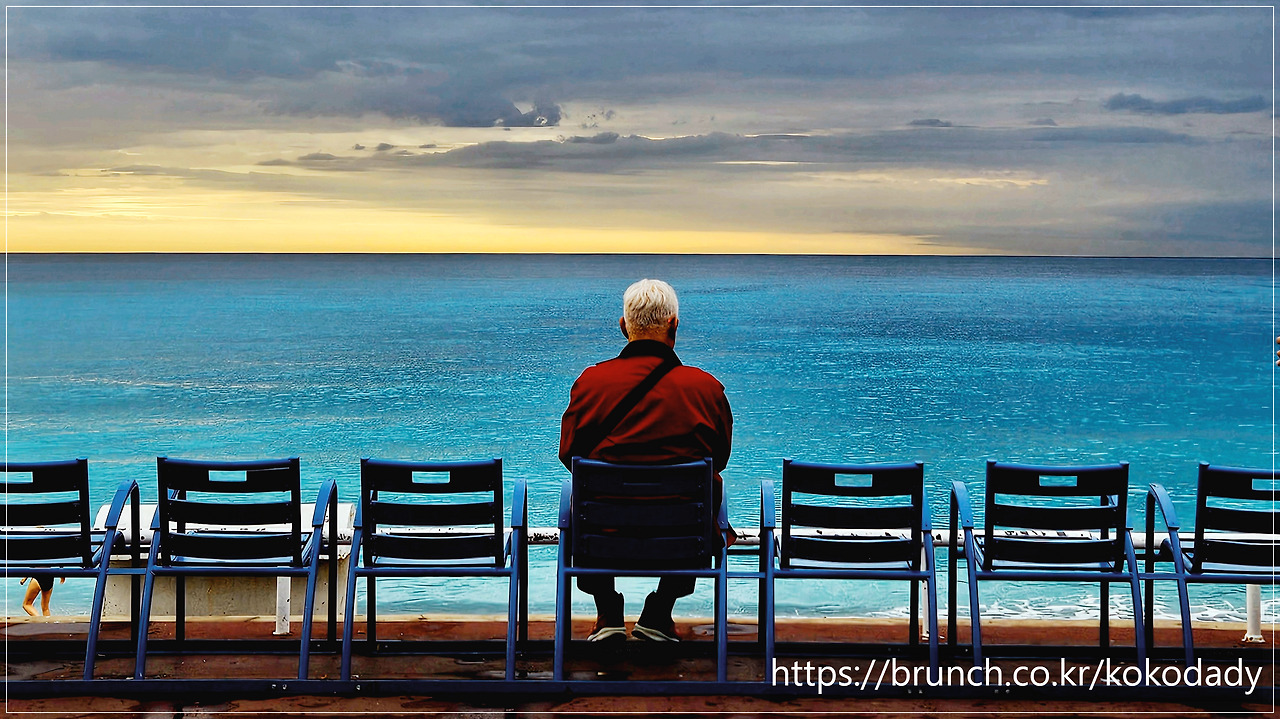 2회차_니스해변벤치.jpg
