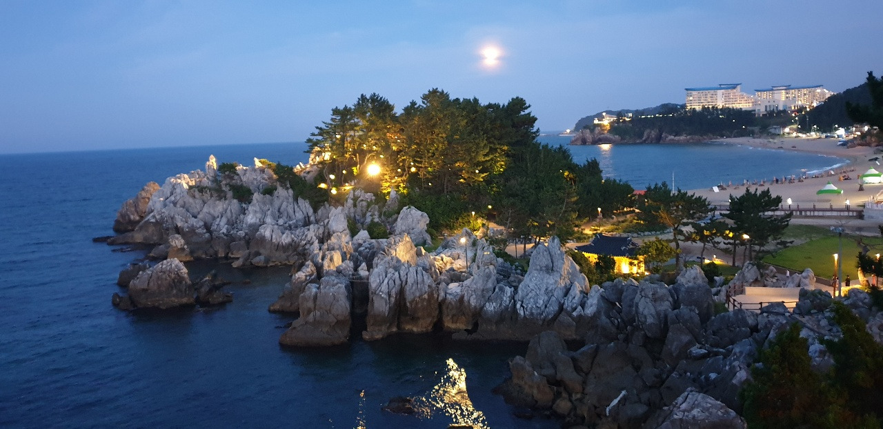 삼척 촛대바위.jpg