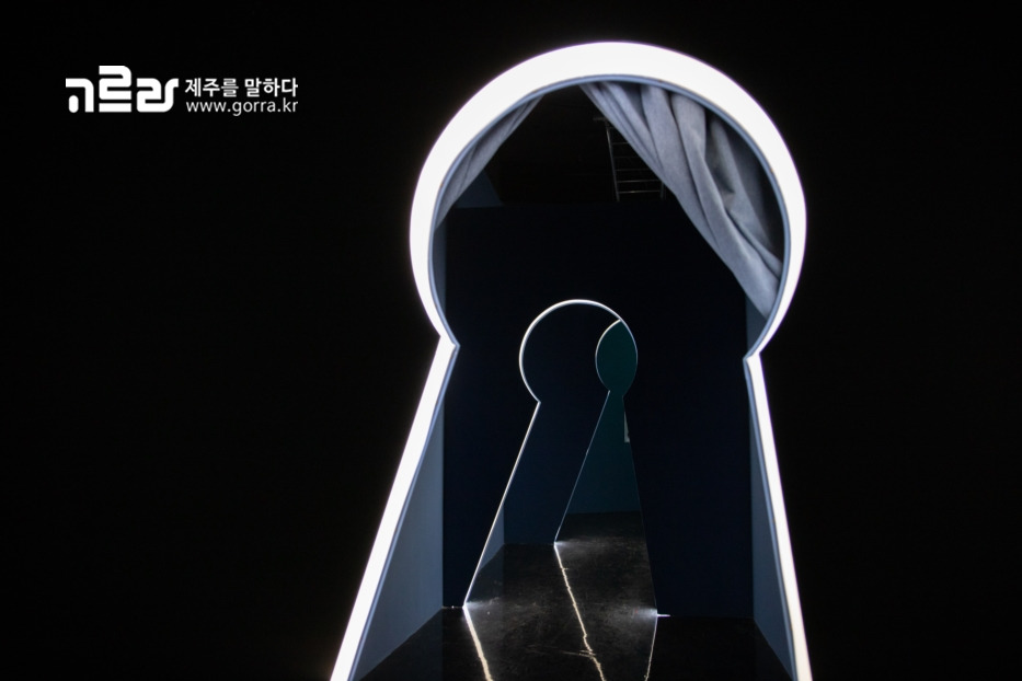 4-2. 섹션1과 2로 넘어가는 열쇠구멍문. 쿠키를 먹으면 몸이 작아져요 (3).jpg