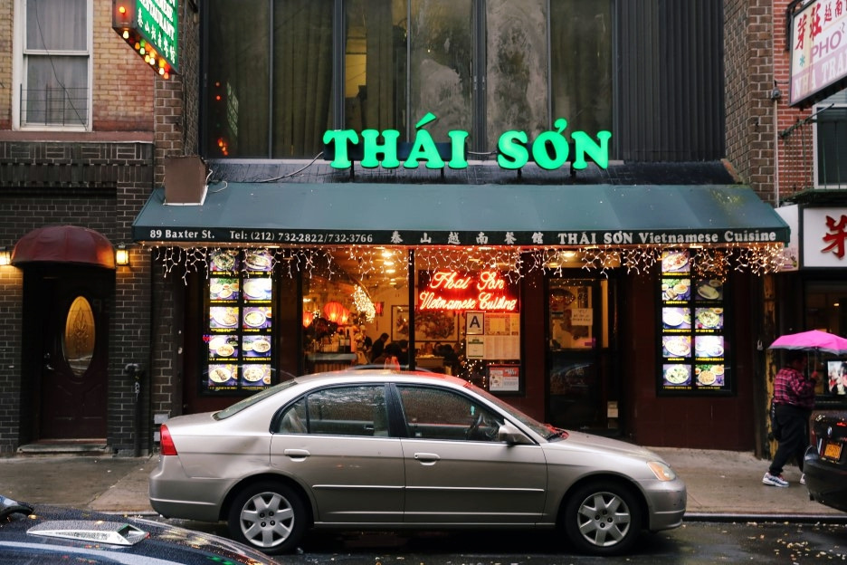 thai_son_building.jpg