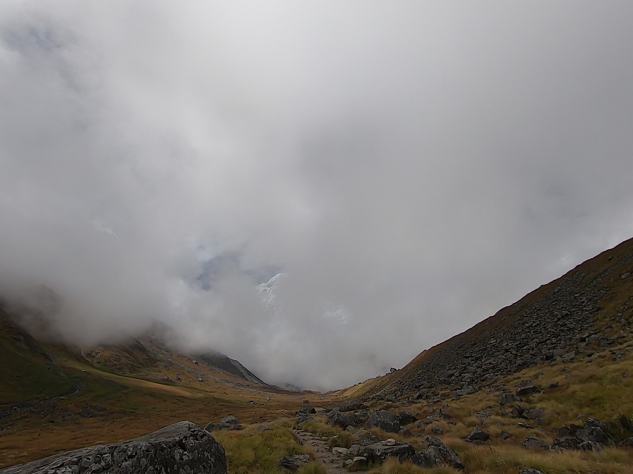 구름에 가린 안나푸르나.jpg