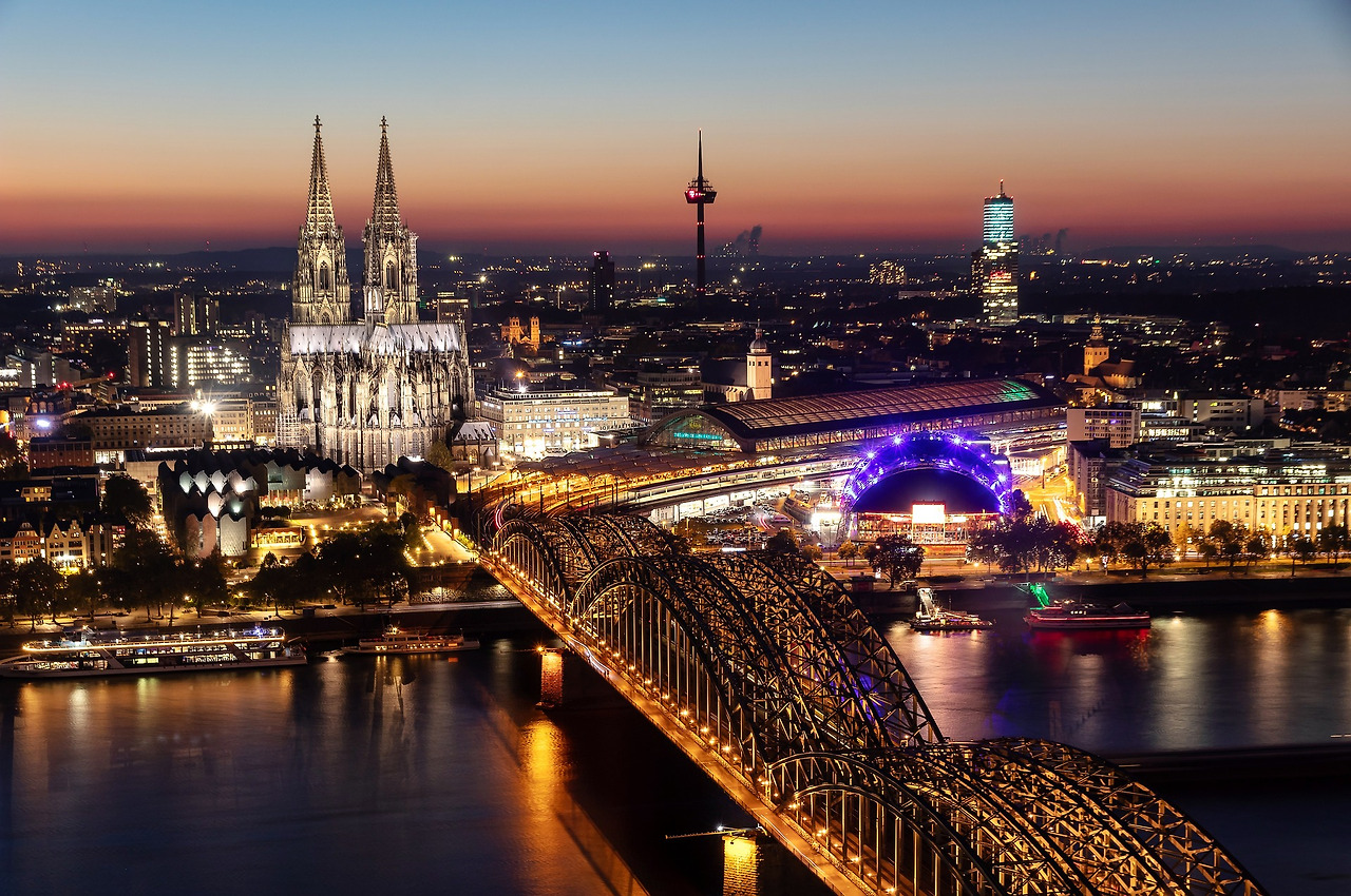 cologne-3742546_1920.jpg