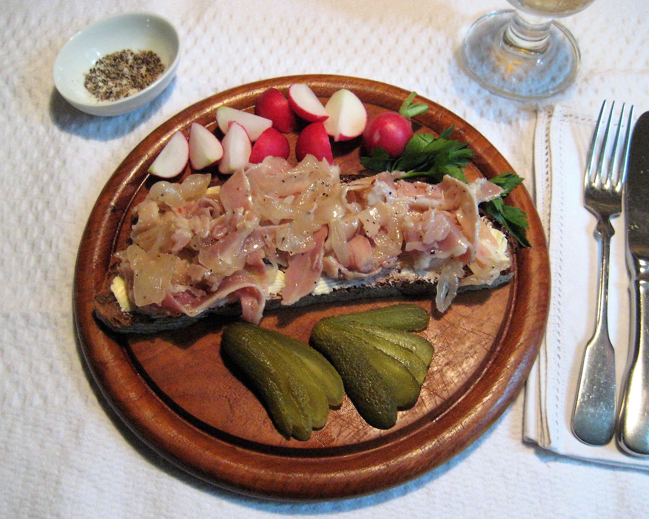 Zwiebelfleisch,_kalt_zubereitet,_2017_(02) (1).jpg