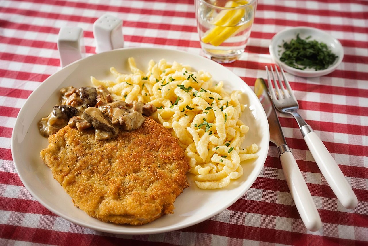 Jägerschnitzel_mit_Spätzle.jpg