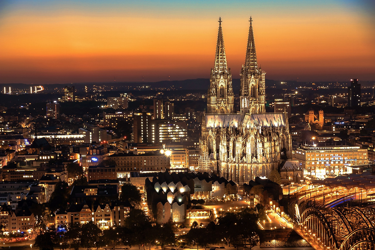 cologne-3742542_1920.jpg