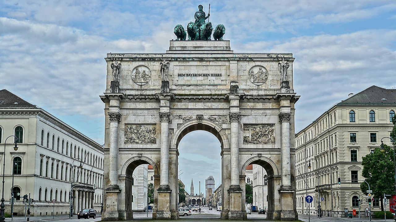 munich-798652_1920-siegestor.jpg