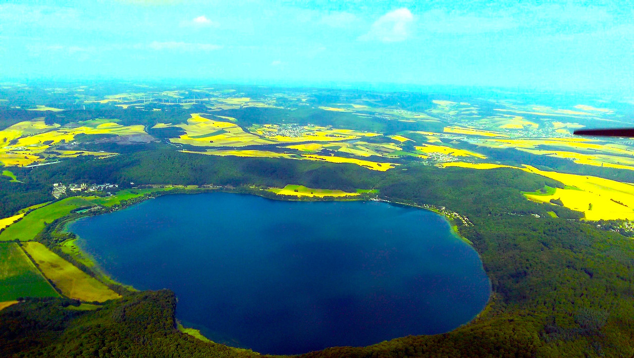 Laacher_See_-_Luftaufnahme.jpg