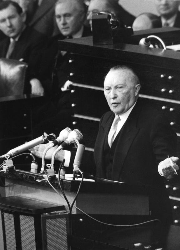 Bundesarchiv_B_145_Bild-F002449-0027,_Bonn,_Bundestag,_Pariser_Verträge,_Adenauer (1).jpg
