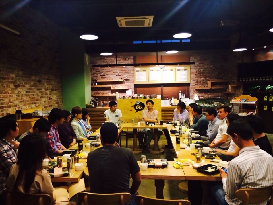S.2014년 4월 서울시 강남구 카카오벤처스 사무실(전 케이큐브벤처스)에서 브라이언과 스타트업 대표님들이 CEO DAY 행사를 열고 있다..jpg