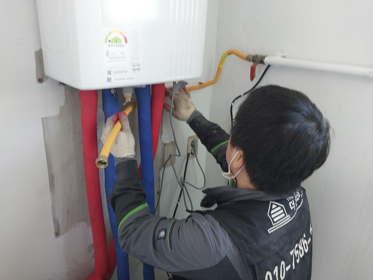 강경진 고수_작업중 모습_3.jpg