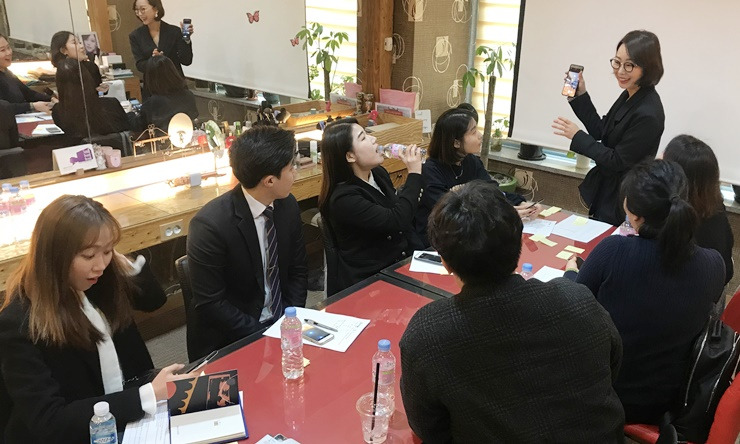 2. 셀카 교육 장면.jpg