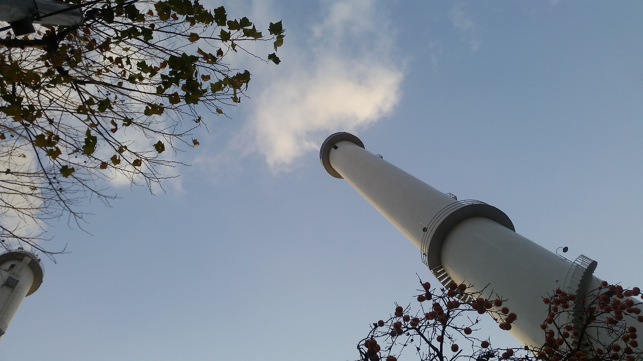 1) 파인텍지회 고공농성 사진.jpg