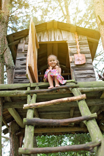happy-cute-kid-playing-treehouse_73664-43.jpg