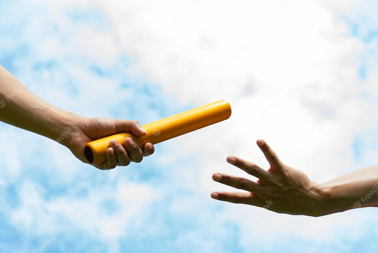 close-up-hand-set-baton-from-hand-hand-sky-background-business-concept-teamwork-team-builder_31949-4849.jpg