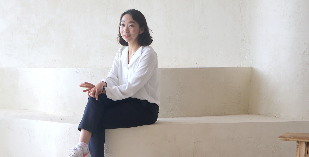 최수희님 - 메인 인터뷰 메인 사진_리사이징.jpg