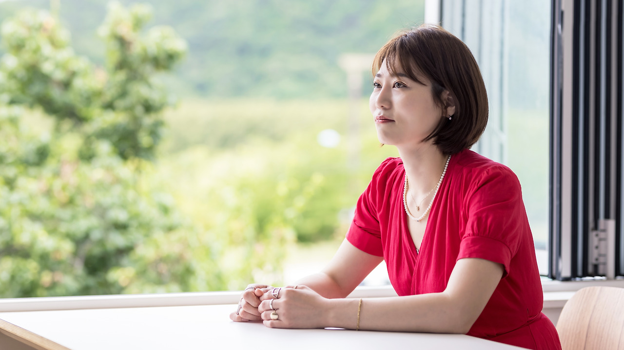 임다솜님 - 메인 인터뷰 메인 사진_리사이징.jpg