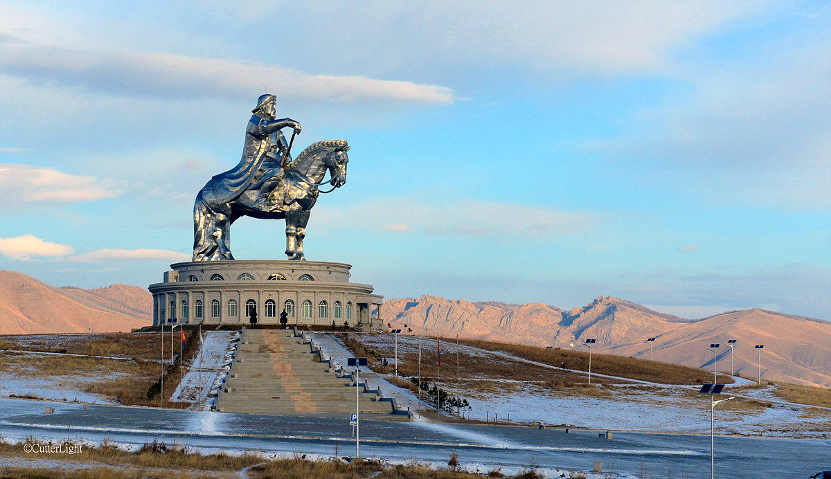 chinggis-khan-w-landscape-n.jpg