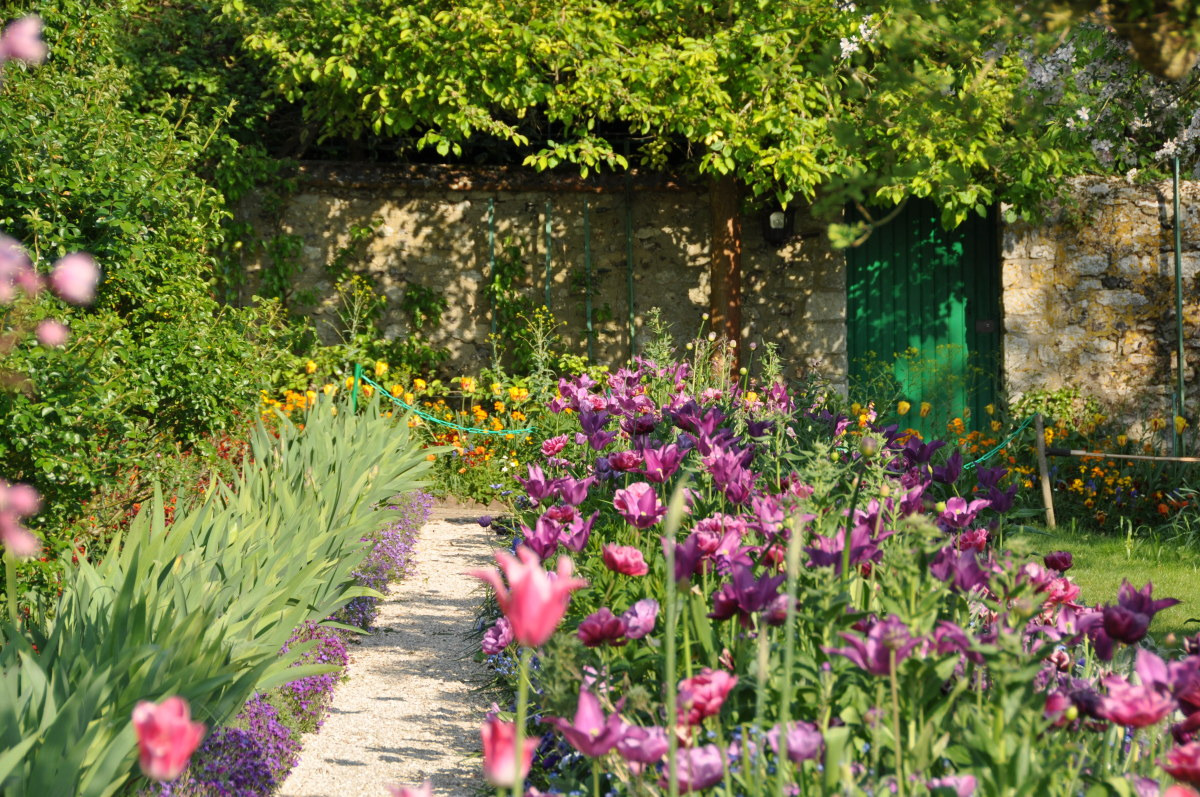 giverny-green-door.jpg