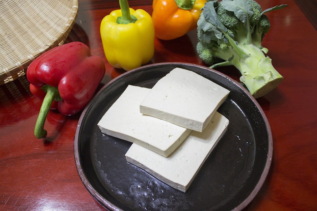 slice-the-tofu-597229_1920.jpg