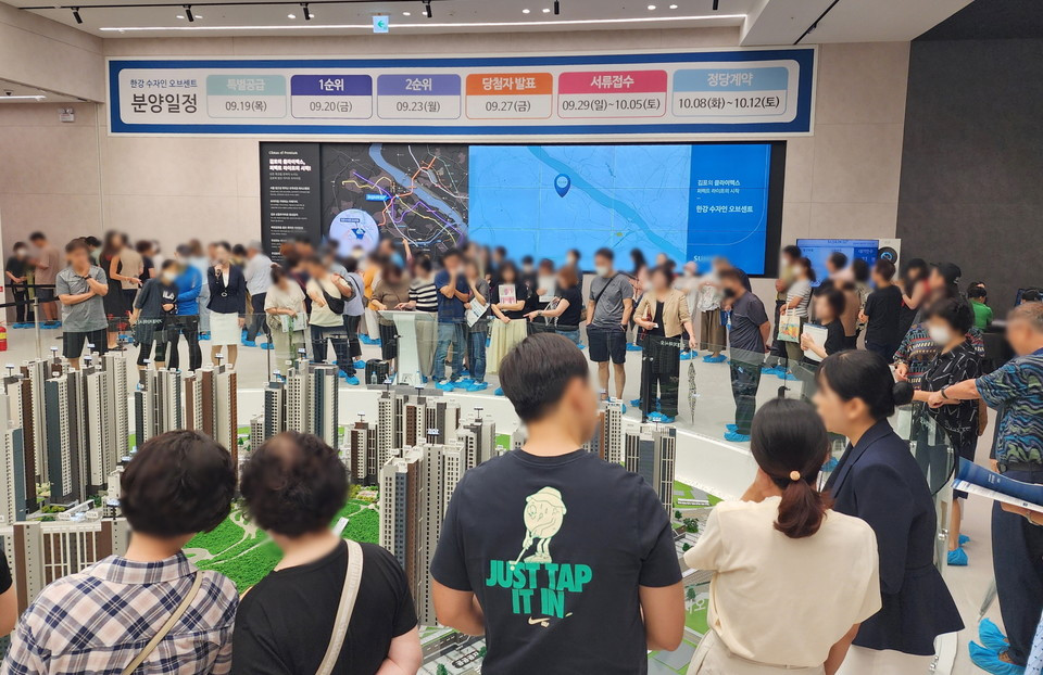 한강 수자인 오브센트 홍보관 사진.jpg