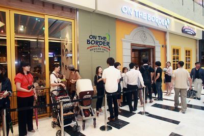 식당가 유모차 부대 사진.jpg