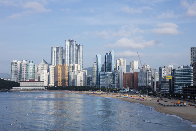 바다조망을 확보하고 있는 부산 해운대 인근 단지.jpg