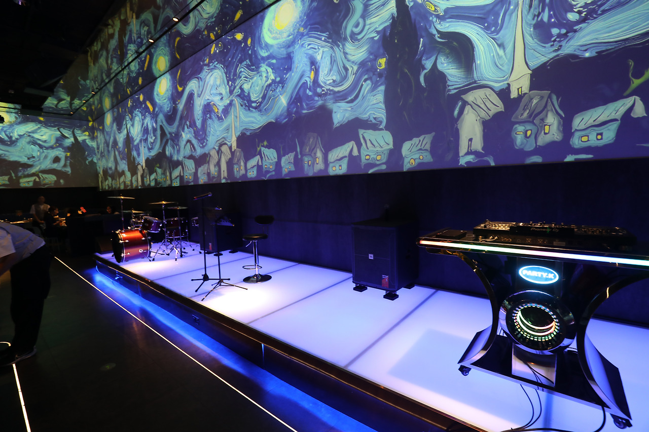 하이디라오 스마트매장.jpg