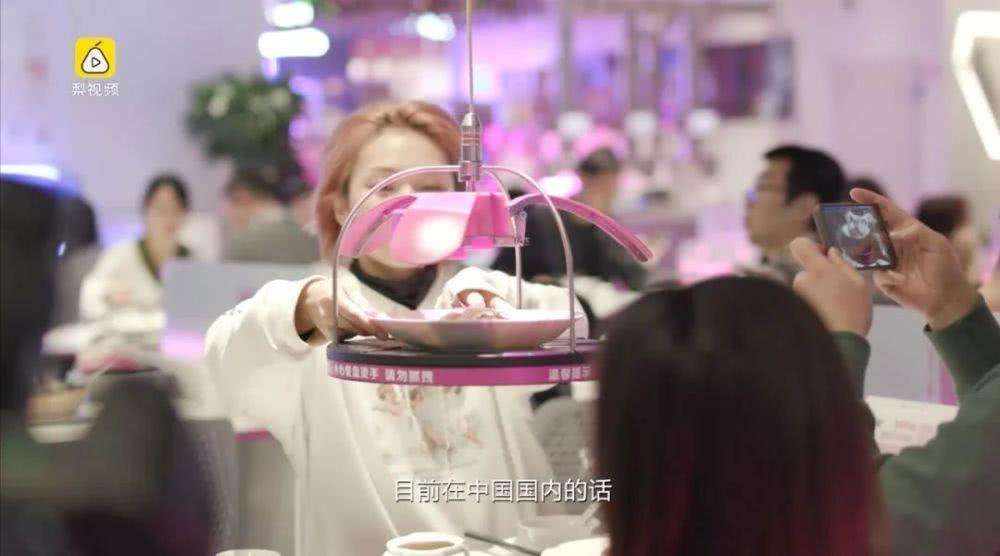 008 로봇식당-광저우_만나통신사 칼럼.jpg