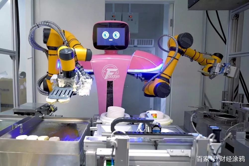 005 로봇식당-광저우_만나통신사 칼럼.jpg