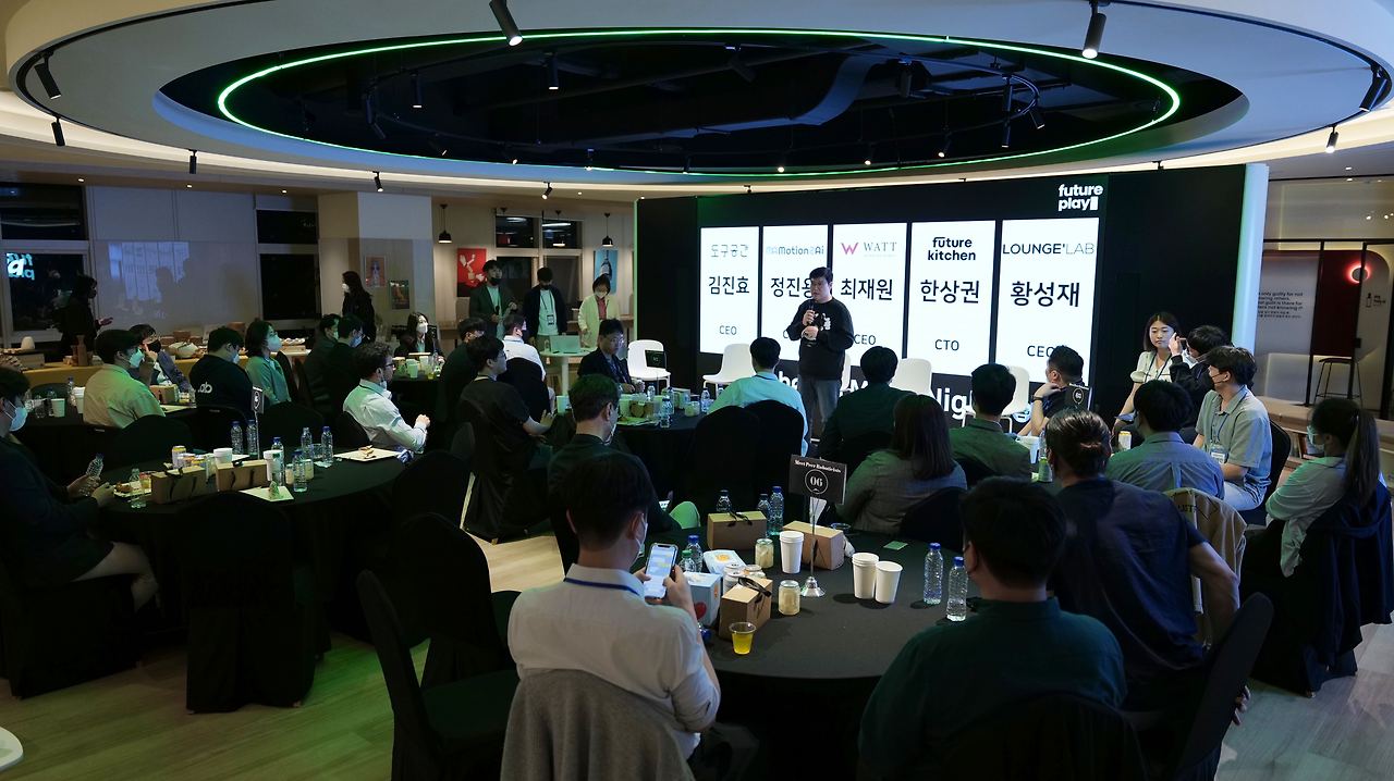 [첨부2] 지난 3일 성동구 퓨처플레이 국내 유수 대학의 로보틱스 대학원생과 교수진 그리고 로보틱스 스타트업이 함께 하는 네트워킹 행사를 진행했다 (제공=퓨처플레이).jpg