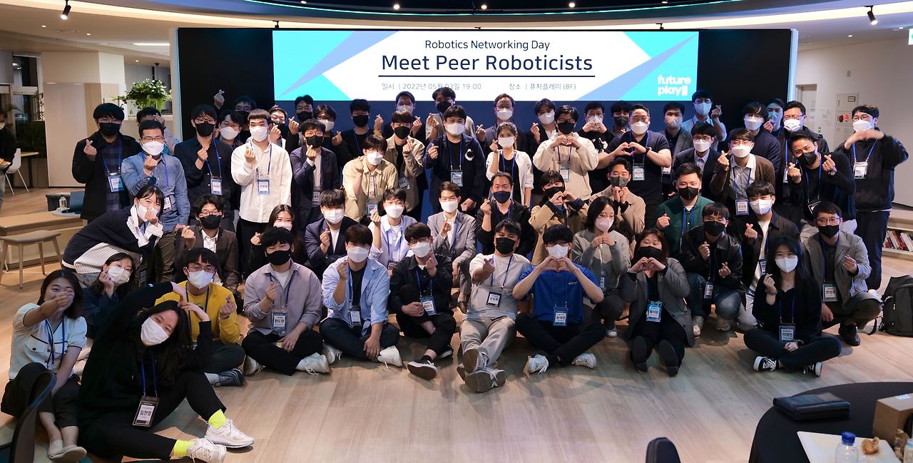 [첨부1] 지난 3일 성동구 퓨처플레이 국내 유수 대학의 로보틱스 대학원생과 교수진 그리고 로보틱스 스타트업이 함께 하는 네트워킹 행사를 진행했다 (제공=퓨처플레이).jpg