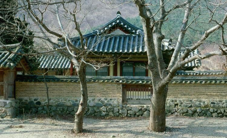 독락당 담장.jpg